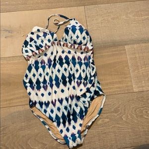 A Pea in the Pod Maternity Suit